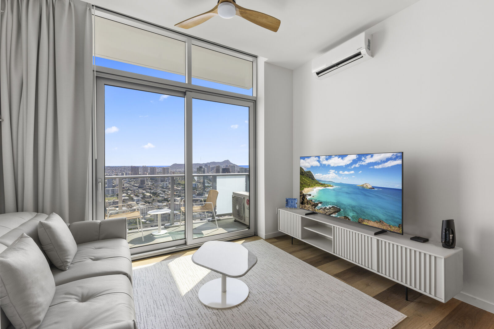 Property Photo:  1500 Rycroft Street 4405R  HI 96814 