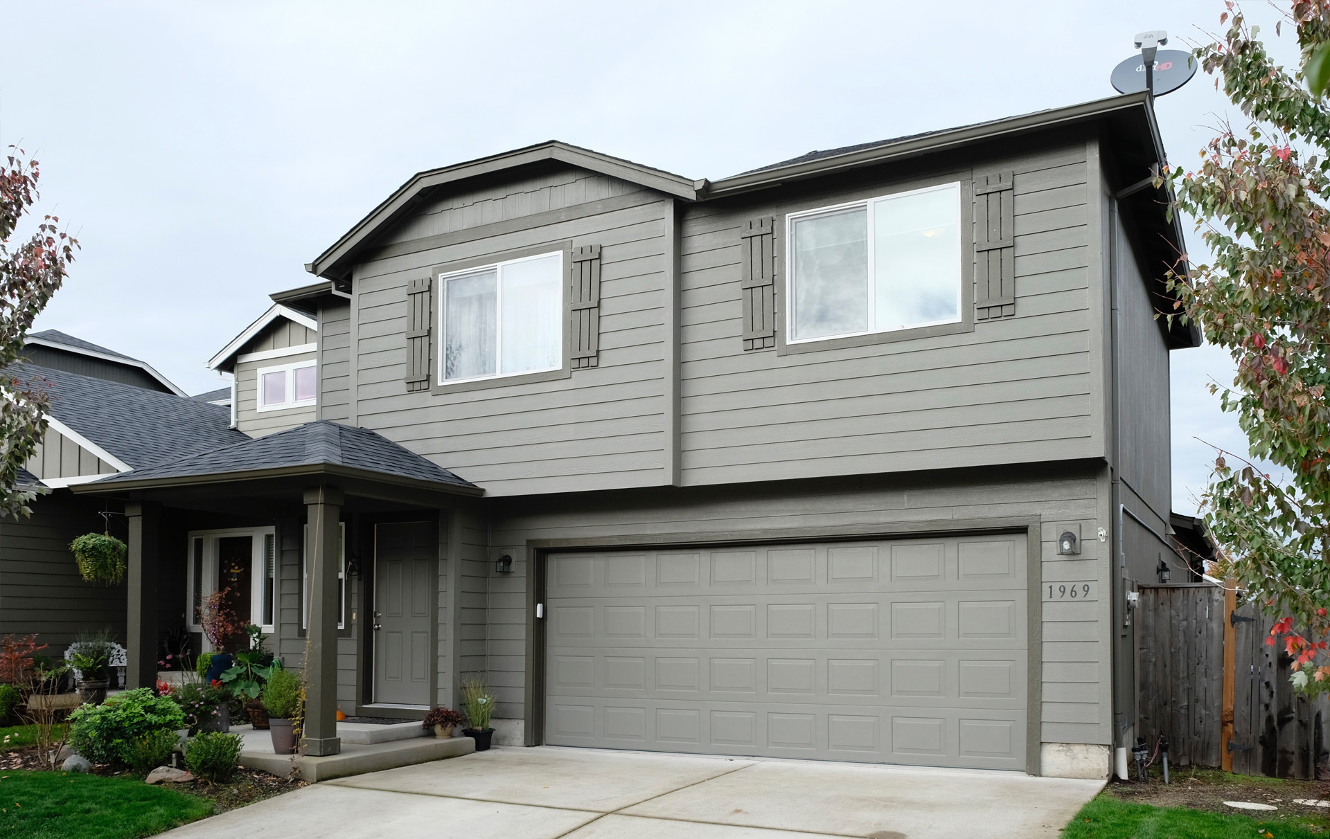 Property Photo: 1969 Adelman Loop OR 97402