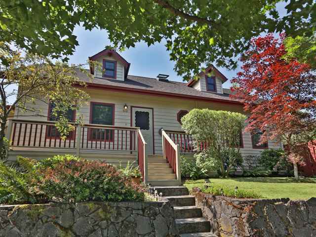 Property Photo: 5118 NE Campaign St OR 97218